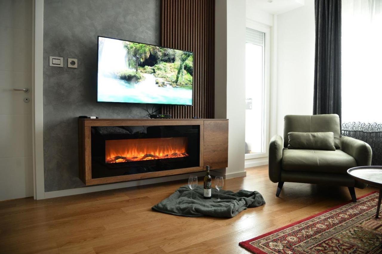 Mirror Apartment With Private Parking Novi Sad Exterior foto