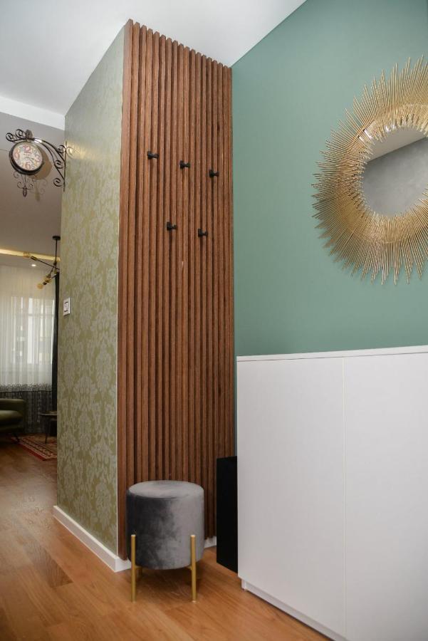 Mirror Apartment With Private Parking Novi Sad Exterior foto