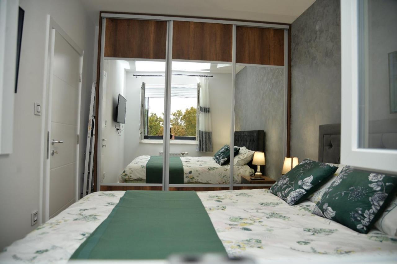 Mirror Apartment With Private Parking Novi Sad Exterior foto