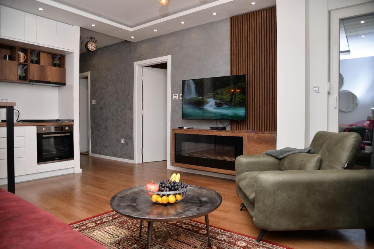 Mirror Apartment With Private Parking Novi Sad Exterior foto