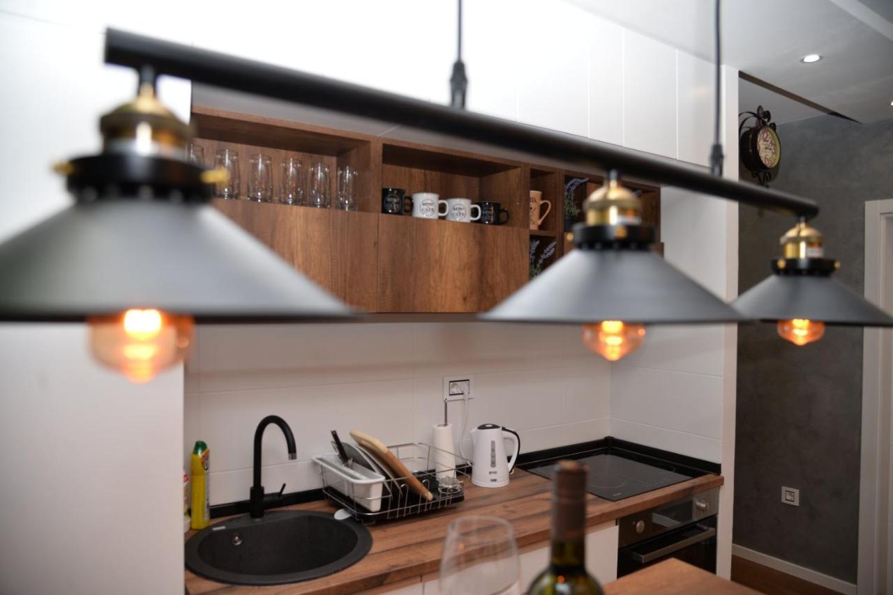 Mirror Apartment With Private Parking Novi Sad Exterior foto