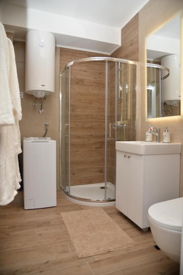 Mirror Apartment With Private Parking Novi Sad Exterior foto