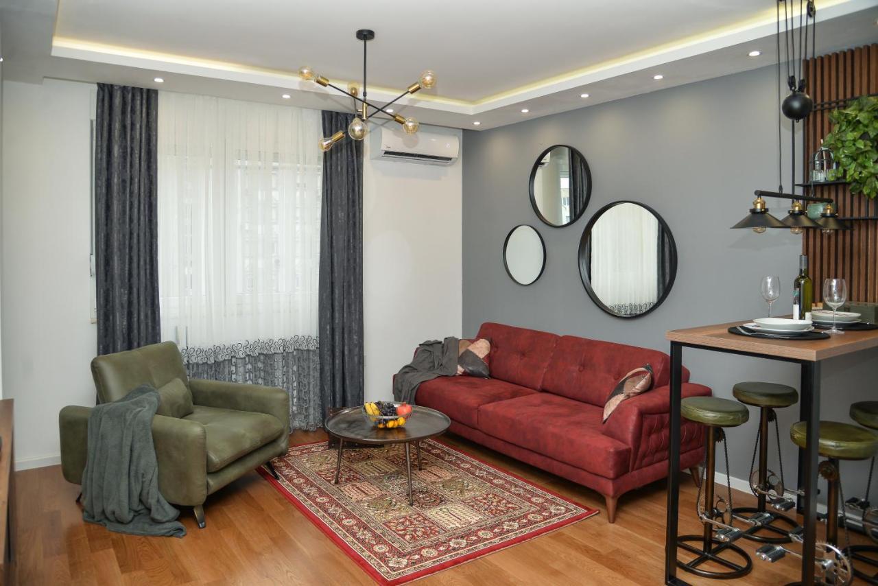 Mirror Apartment With Private Parking Novi Sad Exterior foto